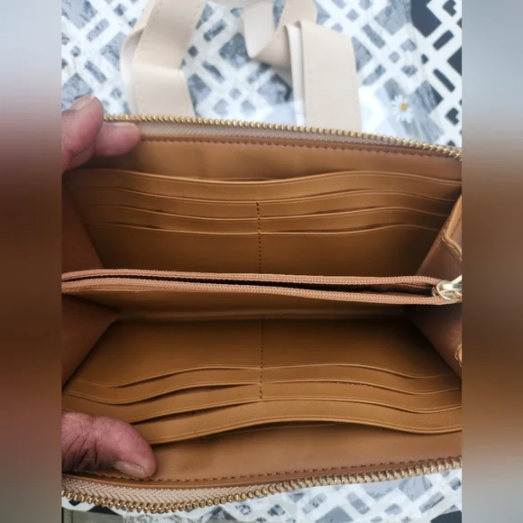 Coach Signature Daisy Wallet Bundle EUC - Picture 6 of 11